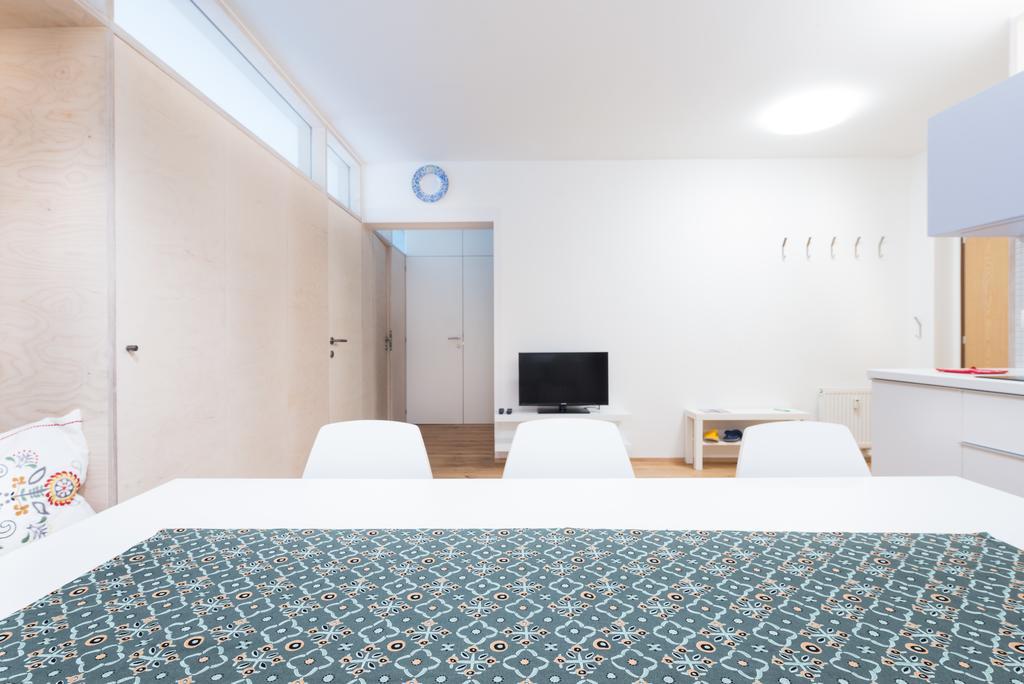 Castle Wall Apartment Братислава Номер фото