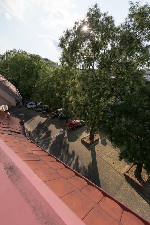 Castle Wall Apartment Братислава Номер фото